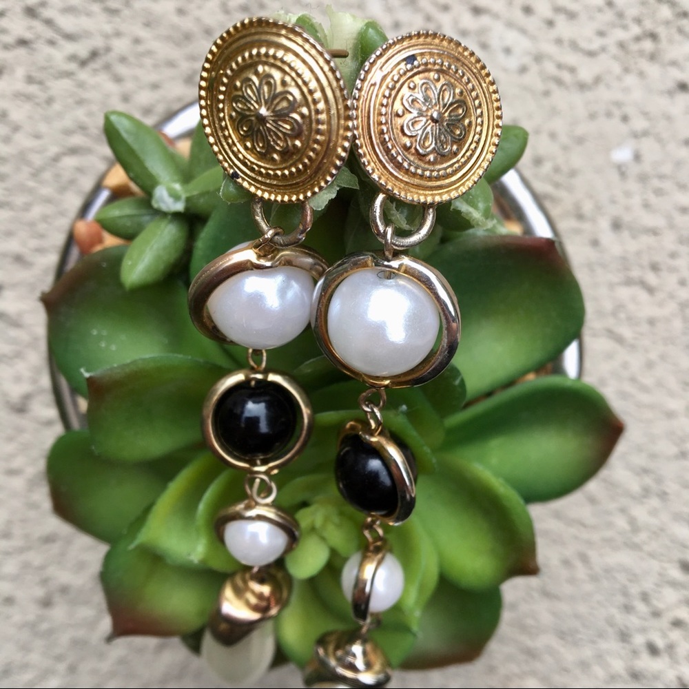 Black gold pearl medallion earrings long Aztec - Picture 3 of 4